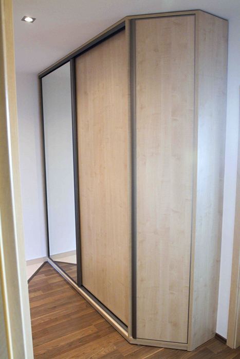 Vestavěné skříně — realizace 19