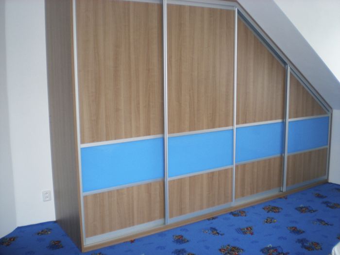 Vestavěné skříně — realizace 25