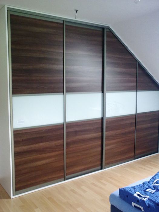 Vestavěné skříně — realizace 30